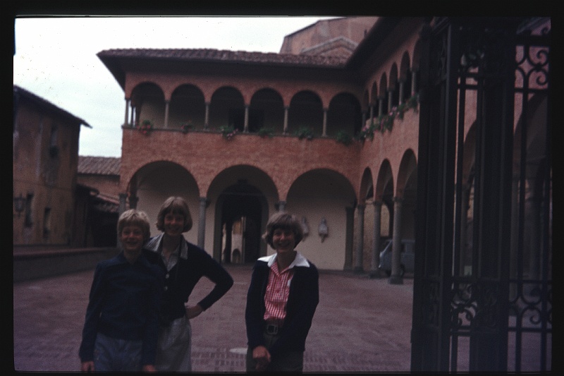 28.Siena jul 1977 Brigitte,Marion,Peter.JPG